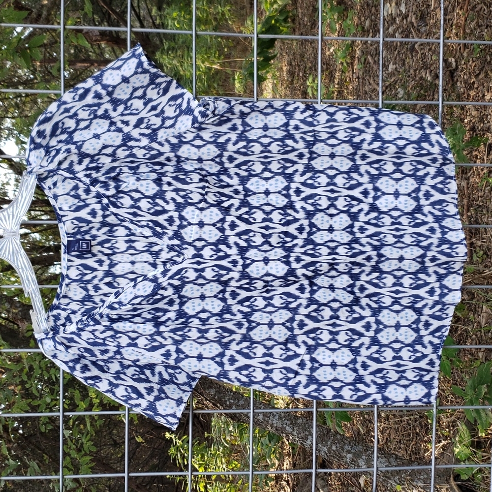 NWOT GAP navy  silk blend flutter sleeve top XL